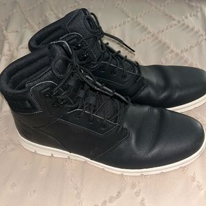 Black Men Timberland (MOVING SALE! NEED EVERYTHING GONE!)